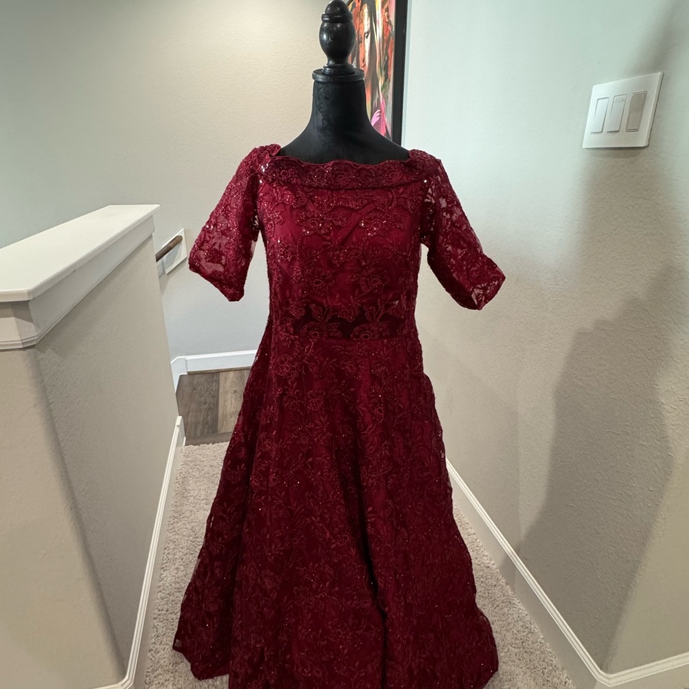 Chic Maroon Lace Gown